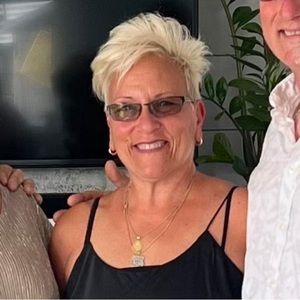 Meet your Posher, Dina